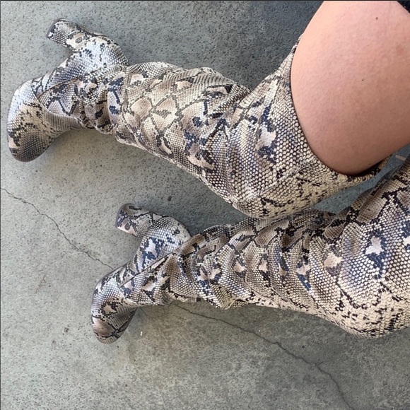 over the knee snakeskin thigh high boots - Picture 4 of 5